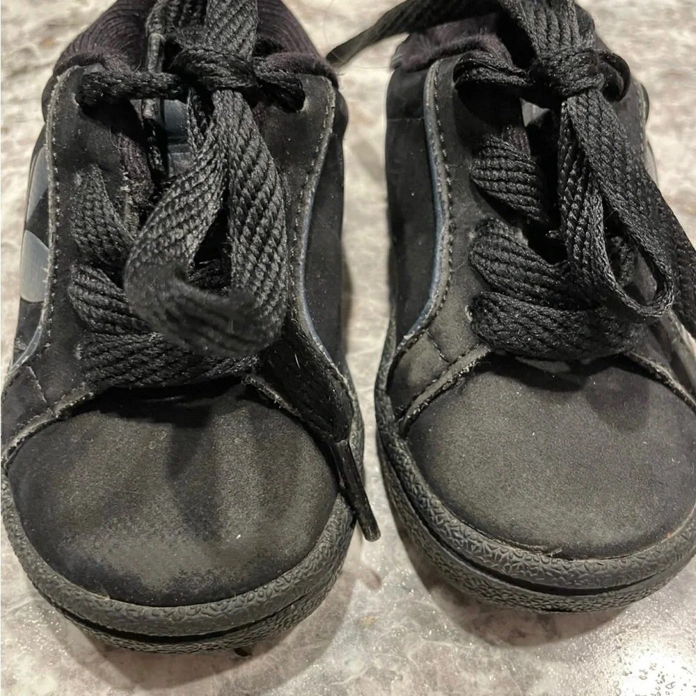 Adidas toddler size 5 black tennis shoe